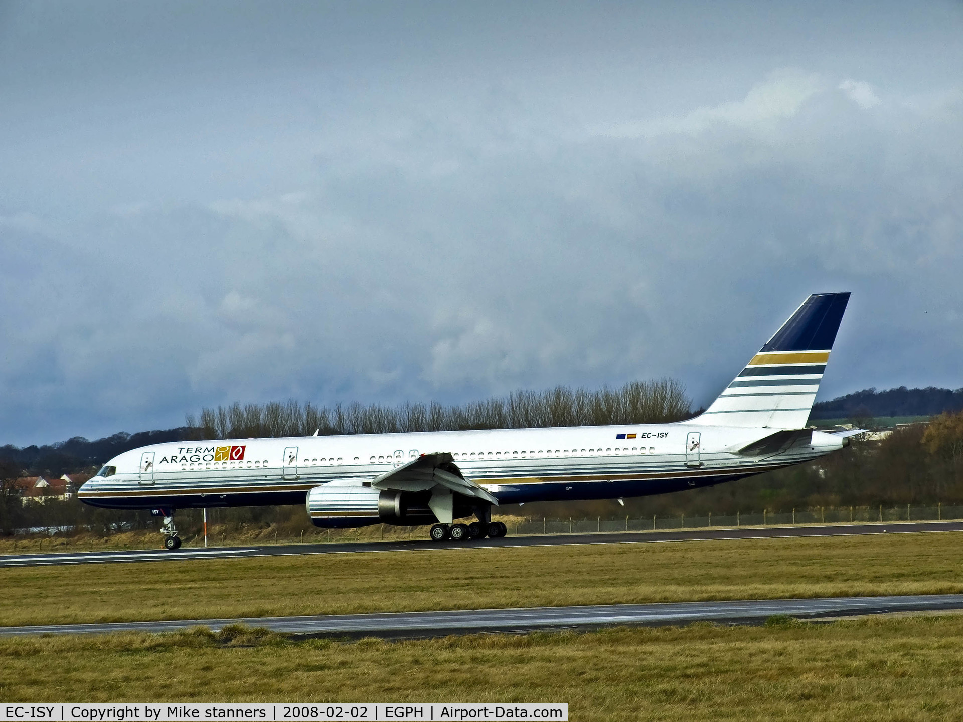 EC-ISY, 1993 Boeing 757-256 C/N 26241, Privilage Style B757 Thunders down runway 24 on landing at EDI