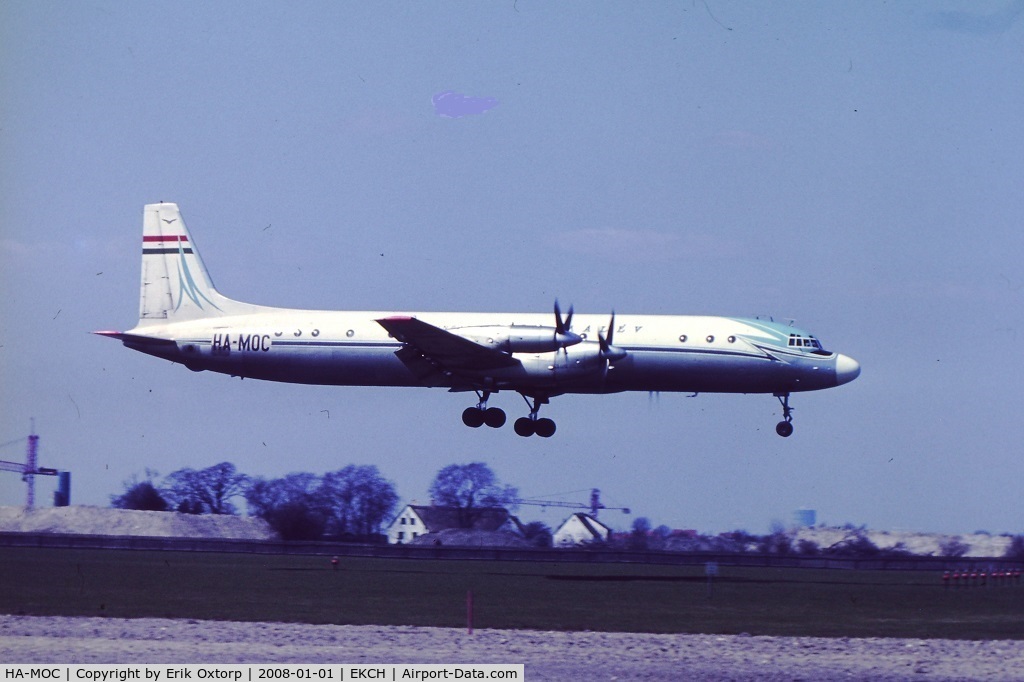 HA-MOC, 1961 Ilyushin IL-18V C/N 181002903, HA-MOC landing in CPH