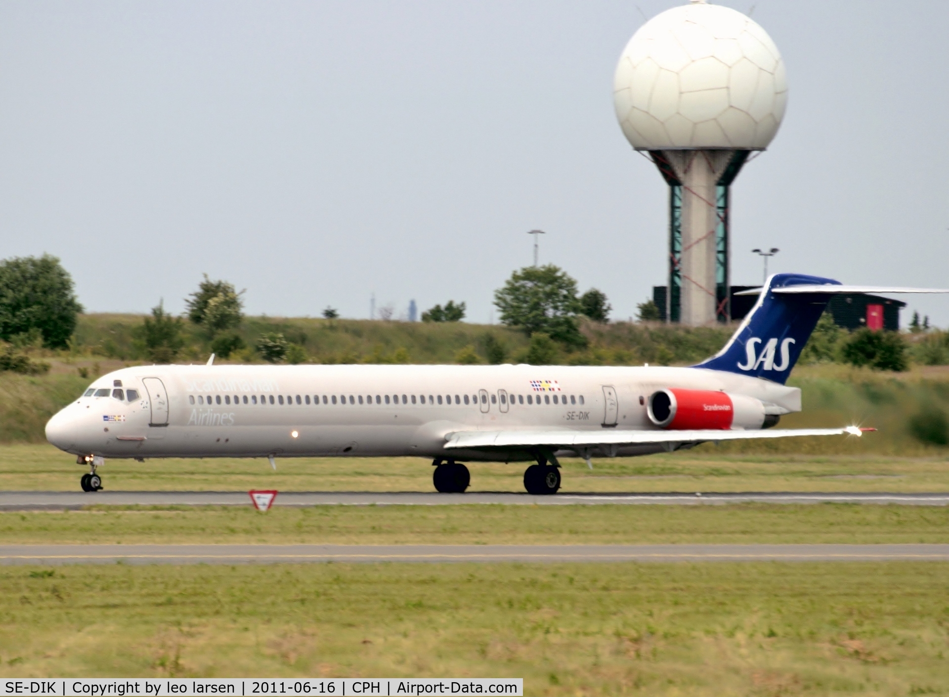 SE-DIK, 1988 McDonnell Douglas MD-82 (DC-9-82) C/N 49728, Copenhagen 16.6.11