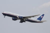 N799UA @ KLAX - Boeing 777-200 - by Mark Pasqualino