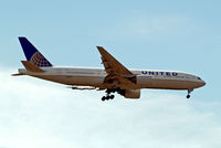 N206UA @ EGLL - Boeing 777-222ER [30212] (United Airlines) Home~G 21/08/2014. On approach 27L - by Ray Barber