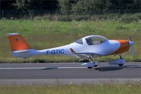 F-GTIC @ LFRB - Aquila A210 (AT01), Landing rwy 07R, Brest-Bretagne airport (LFRB-BES) - by Yves-Q
