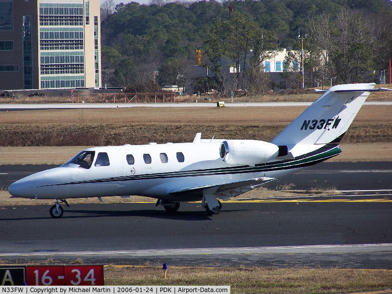 N33FW, 1997 Cessna 525 CitationJet CJ1 C/N 525-0203, Taxing back from flight