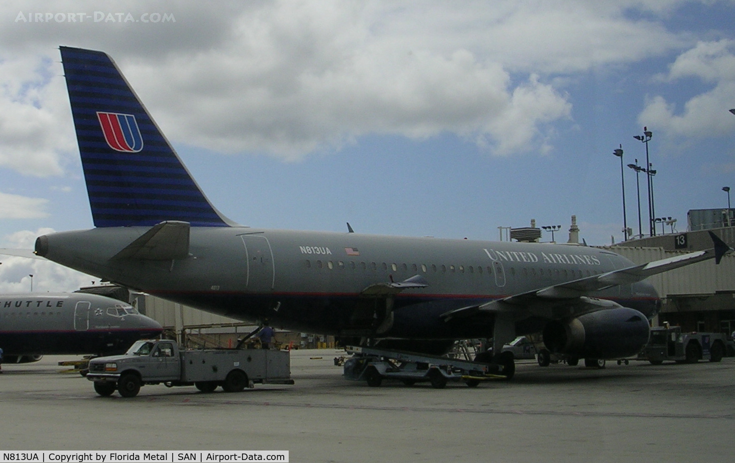 N813UA, 1998 Airbus A319-131 C/N 858, SAN ramp