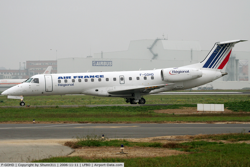 F-GOHD, 2000 Embraer ERJ-135ER (EMB-135ER) C/N 145252, Taxiing to line up rwy 32R for departure