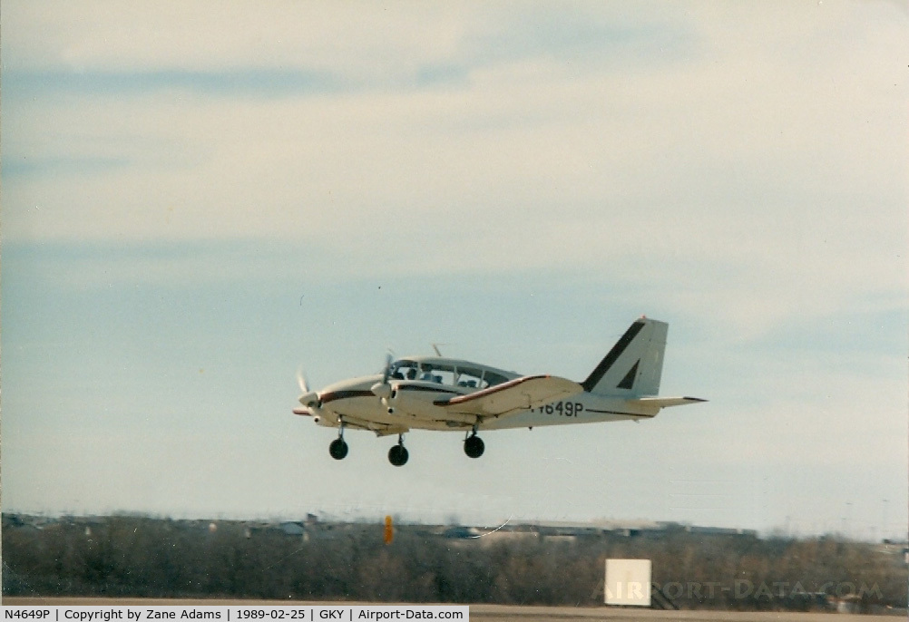 N4649P, 1960 Piper PA-23-250 Aztec C/N 27-171, Takeoff from Arlington Muni