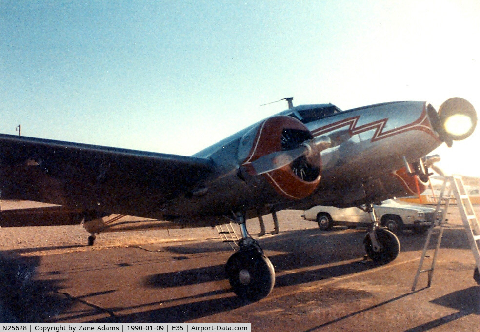 N25628, 1940 Lockheed 12A Electra Junior C/N 1286, At Fabens, TX