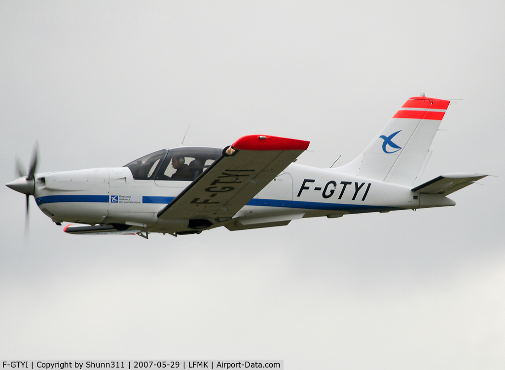 F-GTYI, Socata TB-20 C/N 2185, Go around above the runway