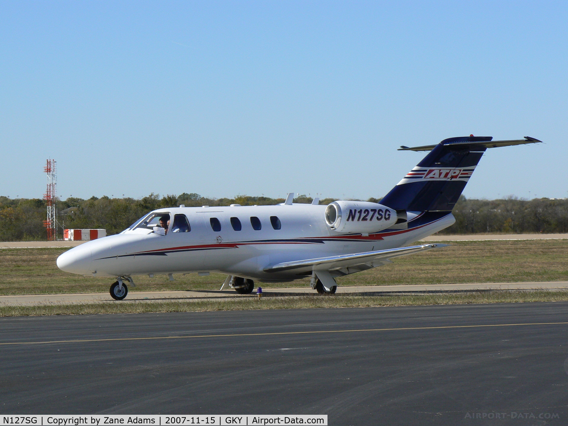 N127SG, 1993 Cessna 525 CitationJet C/N 525-0046, Taxi out for takeoff at Arlington - ATP