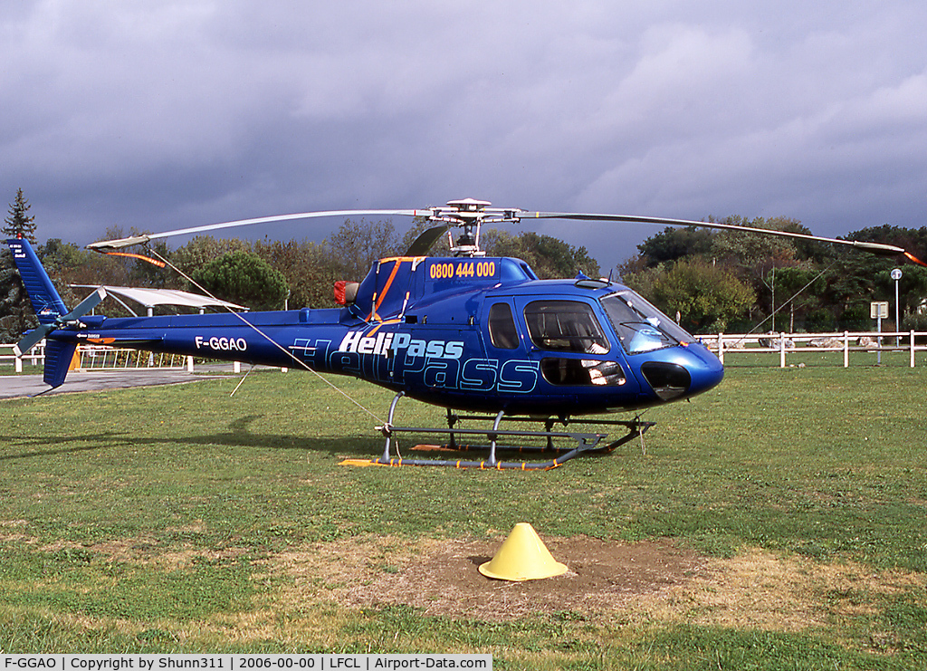 F-GGAO, Eurocopter AS-350B Ecureuil Ecureuil C/N 2208, Parked on the grass... One of the last time with Helipass...