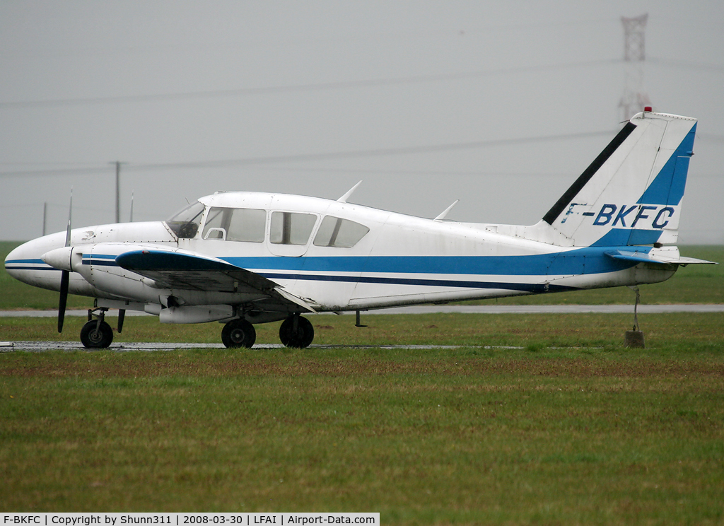 F-BKFC, Piper PA-23-250 Aztec C/N 273922, Stored here