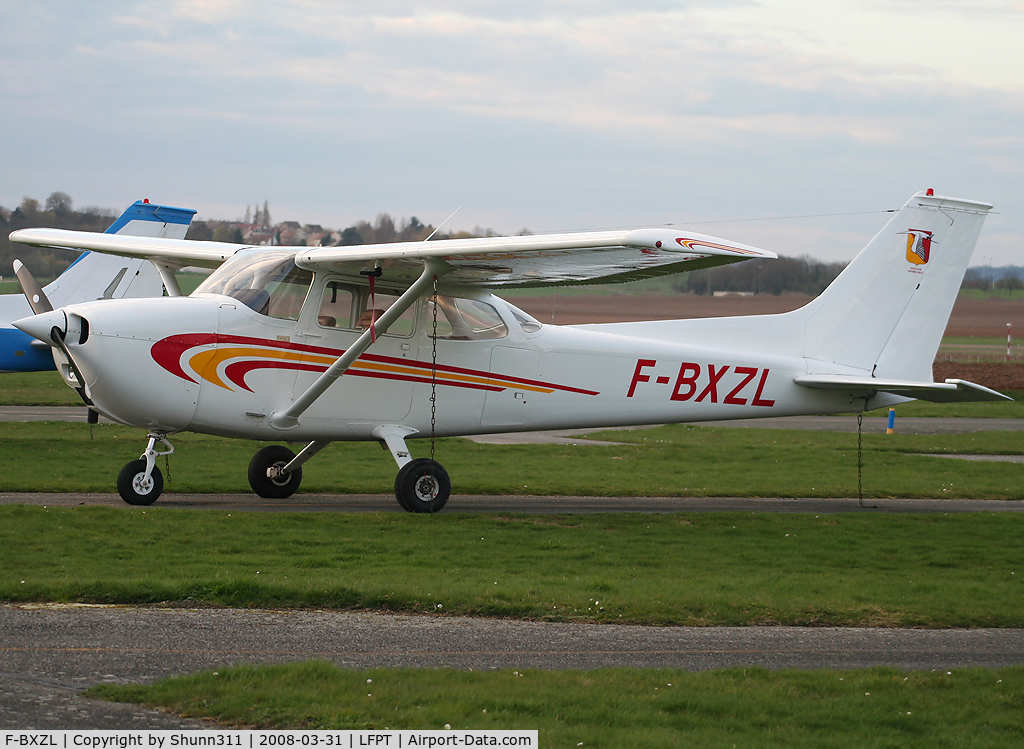 F-BXZL, Reims F172M Skyhawk Skyhawk C/N 1245, At the Airclub...
