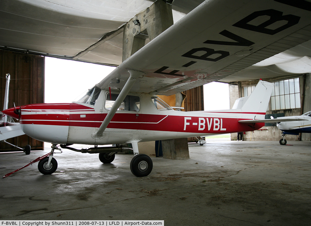 F-BVBL, Reims F150L C/N 1077, Inside Airclub's hangar...