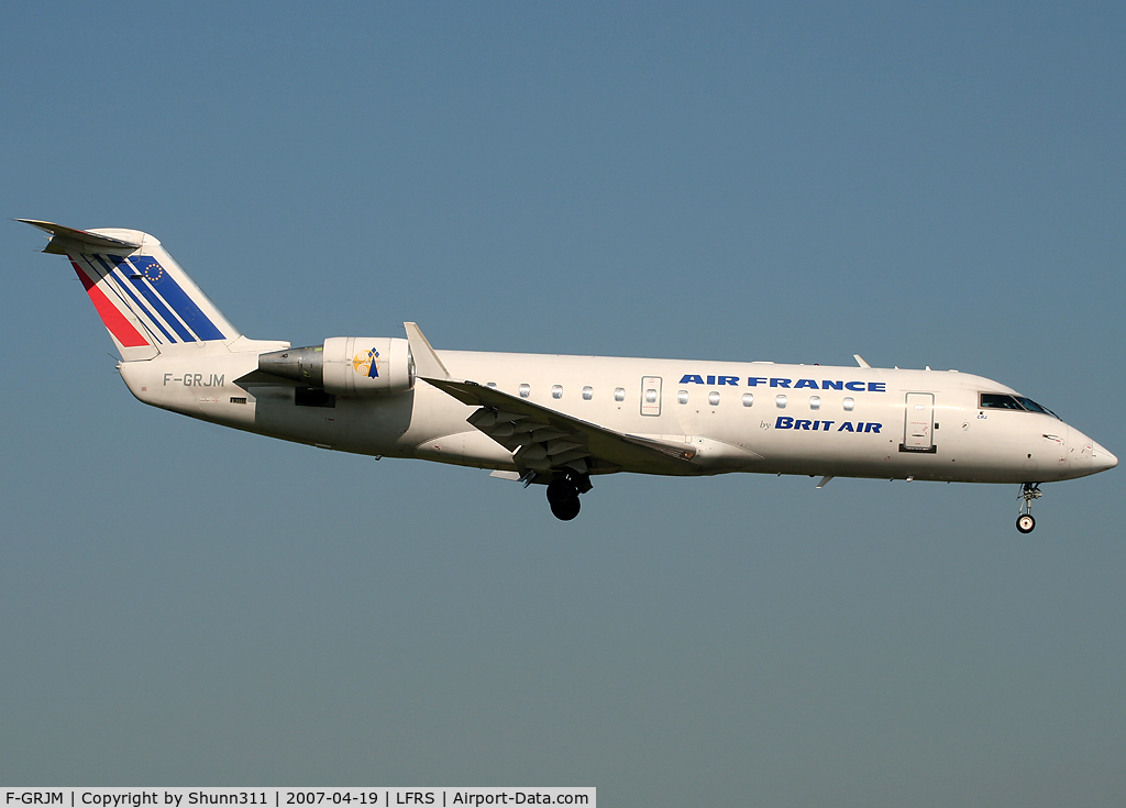 F-GRJM, 1998 Canadair CRJ-100ER (CL-600-2B19) C/N 7222, Morning arrival...
