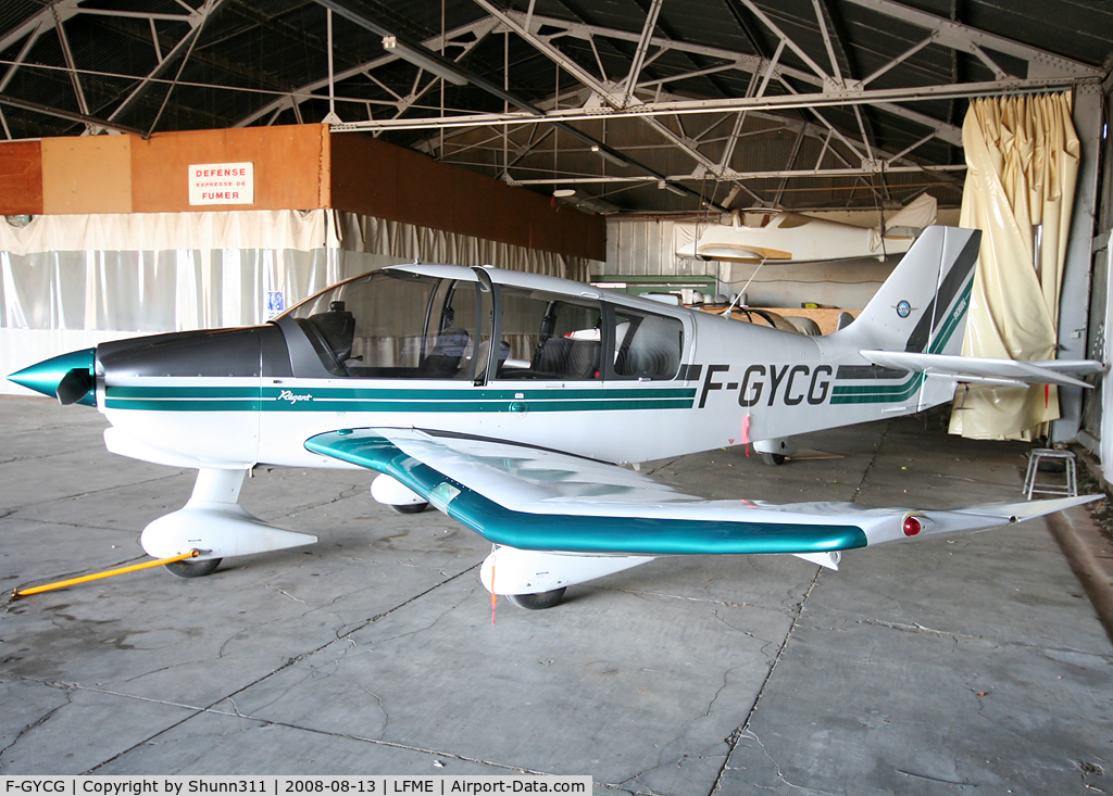 F-GYCG, Robin DR-400-180 Regent Regent C/N 2568, Inside Airclub's hangar...