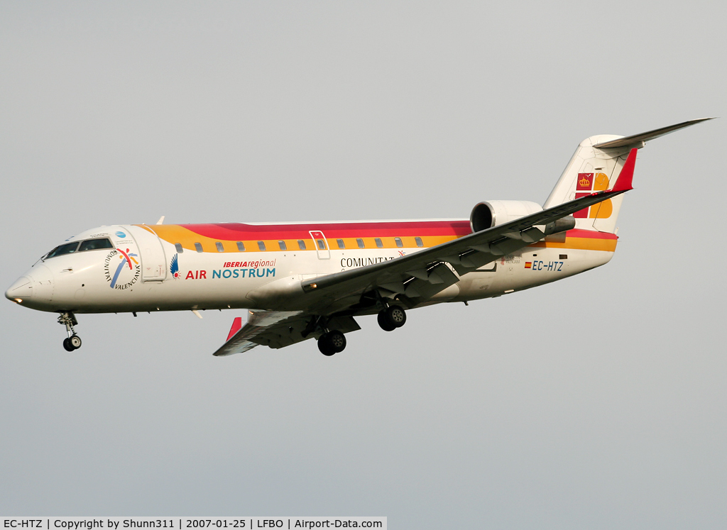 EC-HTZ, 2001 Canadair CRJ-200 (CL-600-2B19) C/N 7493, Landing rwy 32L