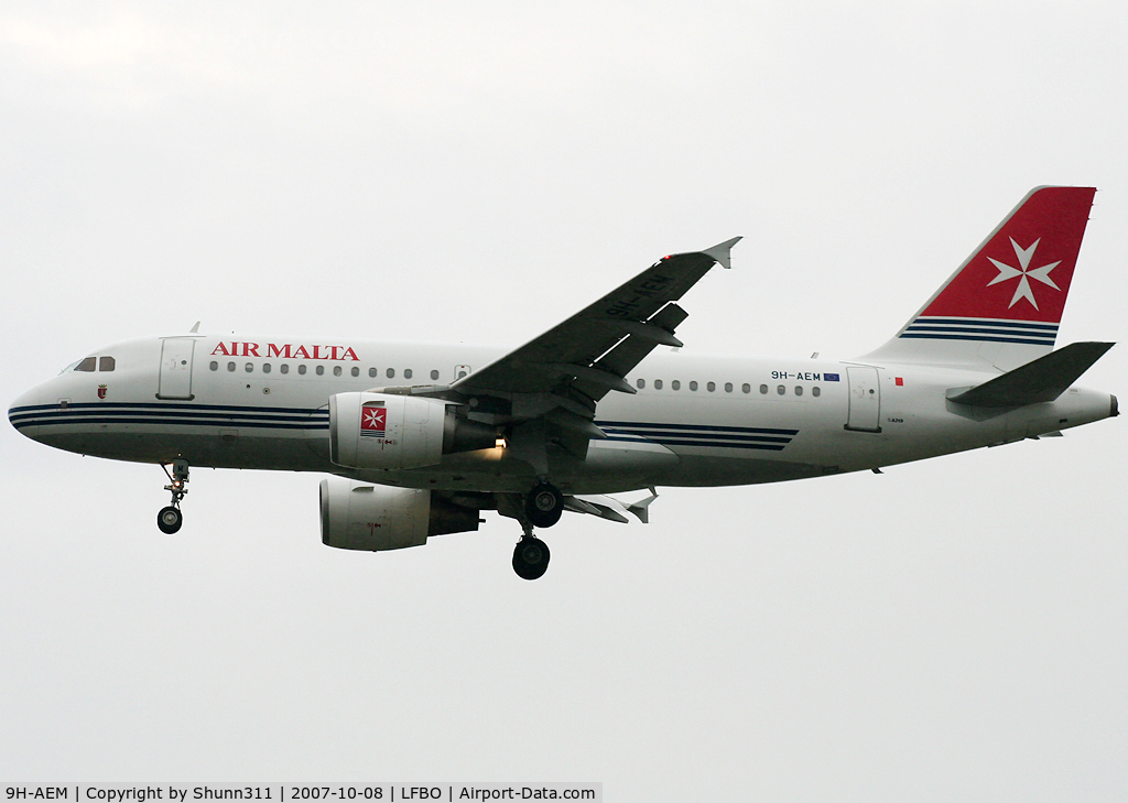 9H-AEM, 2005 Airbus A319-111 C/N 2382, Landing rwy 32L...