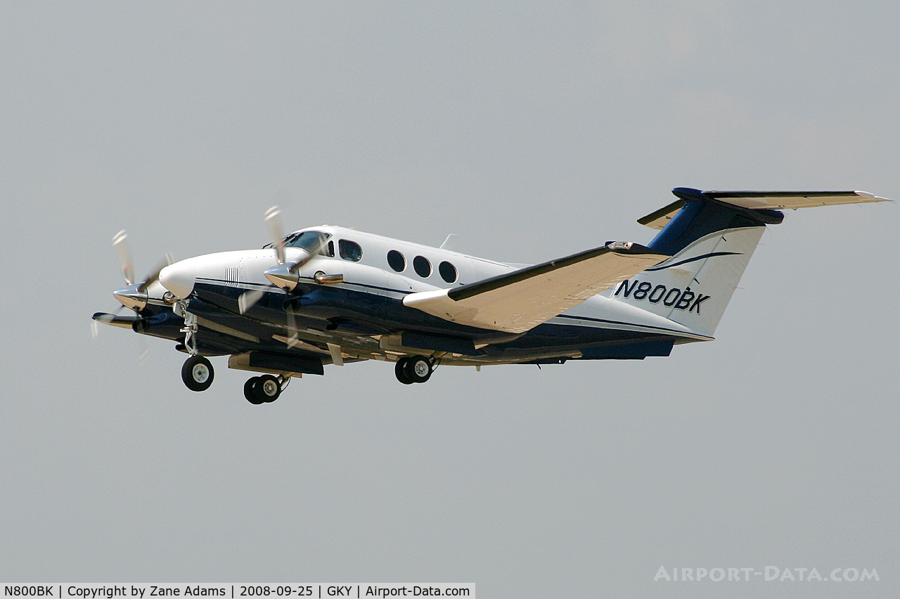 N800BK, Beech F90 King Air C/N LA-119, Departing Arlington Municipal