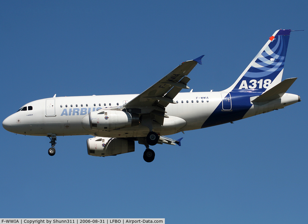 F-WWIA, 2001 Airbus A318-122 C/N 1599, One of the last landing in these c/s...
