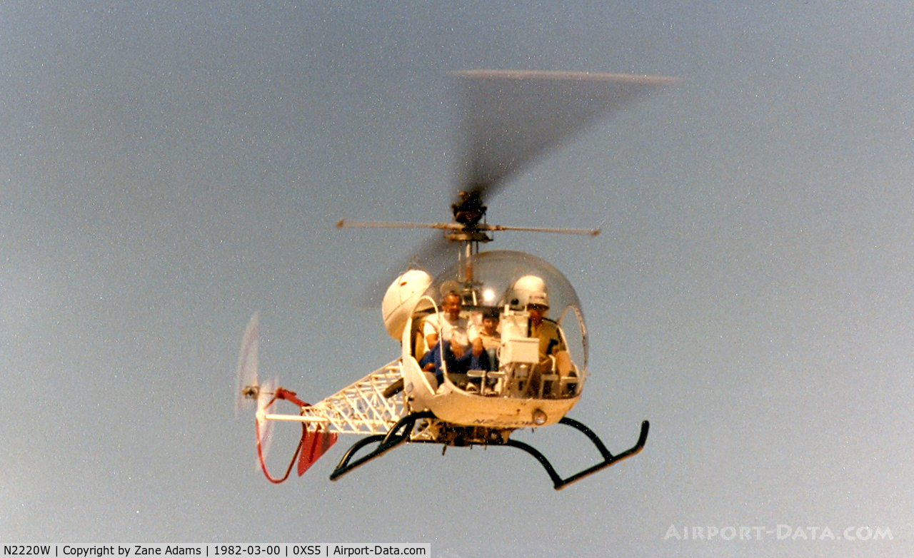 N2220W, 1969 Bell 47G-3B-2 C/N 6750, Flying tourists on South Padre Island Beach