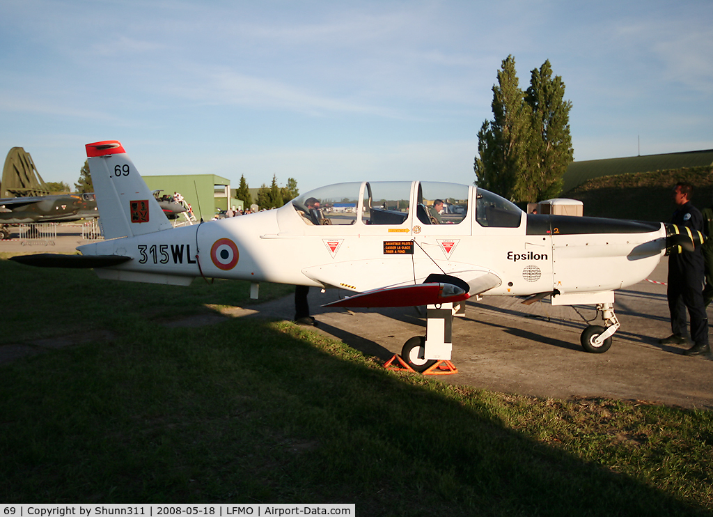 69, Socata TB-30 Epsilon C/N 69, Displayed during LFMO Airshow 2008