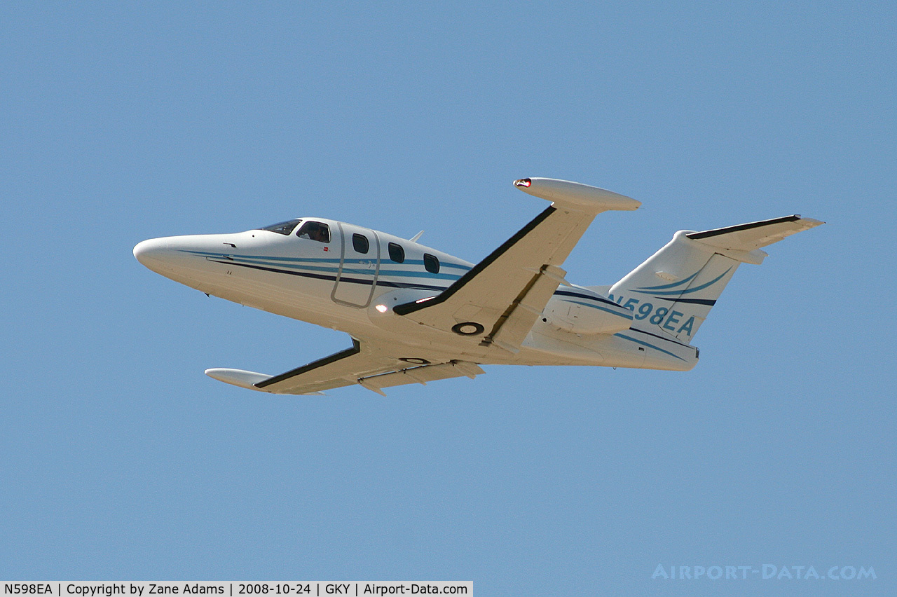 N598EA, 2007 Eclipse Aviation Corp EA500 C/N 000098, Departing Arlington Municipal