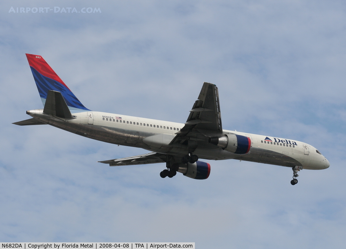 N682DA, 1993 Boeing 757-232 C/N 26958, Delta 757-200
