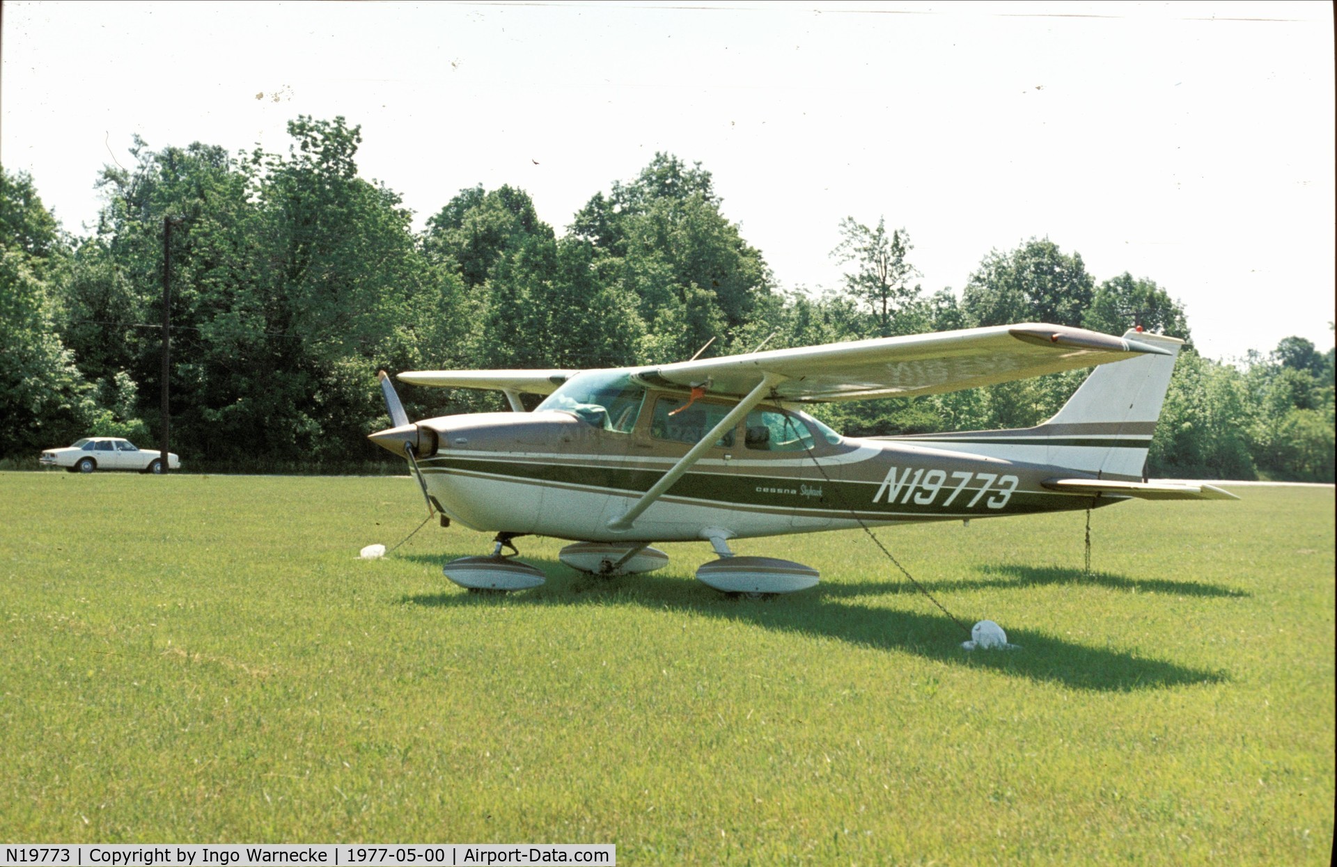 N19773, 1972 Cessna 172L C/N 17260740, Cessna 172L at a small airfield in Indianapolis