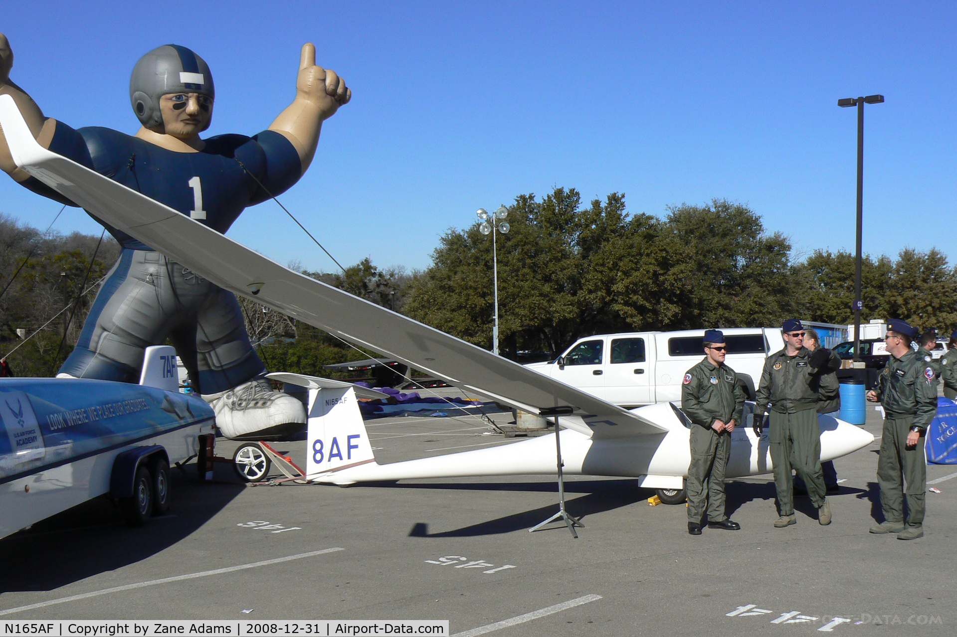 N165AF, 2003 Schempp-Hirth Discus 2b C/N 187, USAF Academy glider at the 2008 Armed Forces Bowl display.