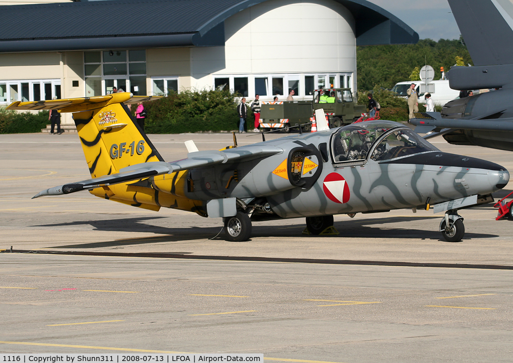 1116, Saab 105OE C/N 105416, Parked at his stand during LFOA Airshow 2008 and with Tiger c/s...