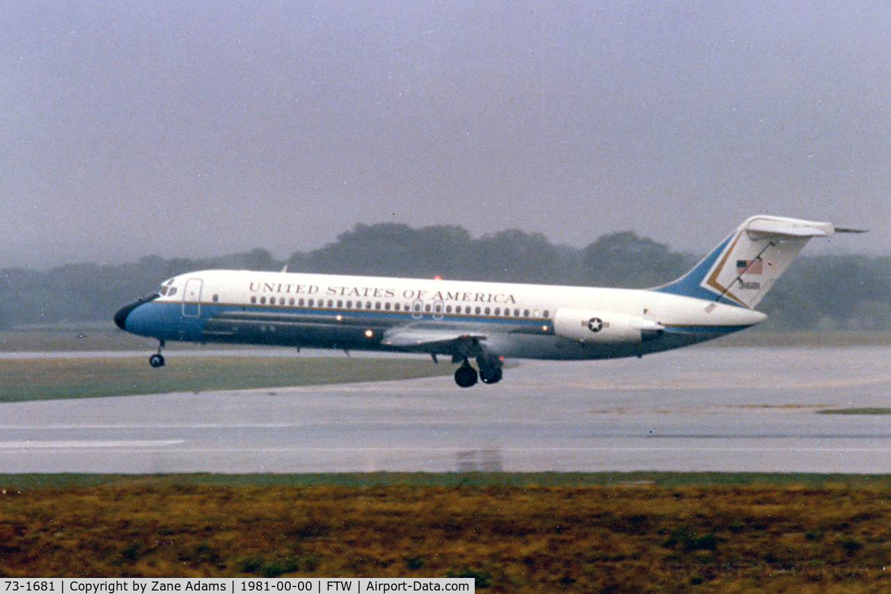 73-1681, 1973 McDonnell Douglas C-9C (DC-9-32) C/N 47668, VC-9C Landing at Carsewll AFB with Nancy Reagan on board.