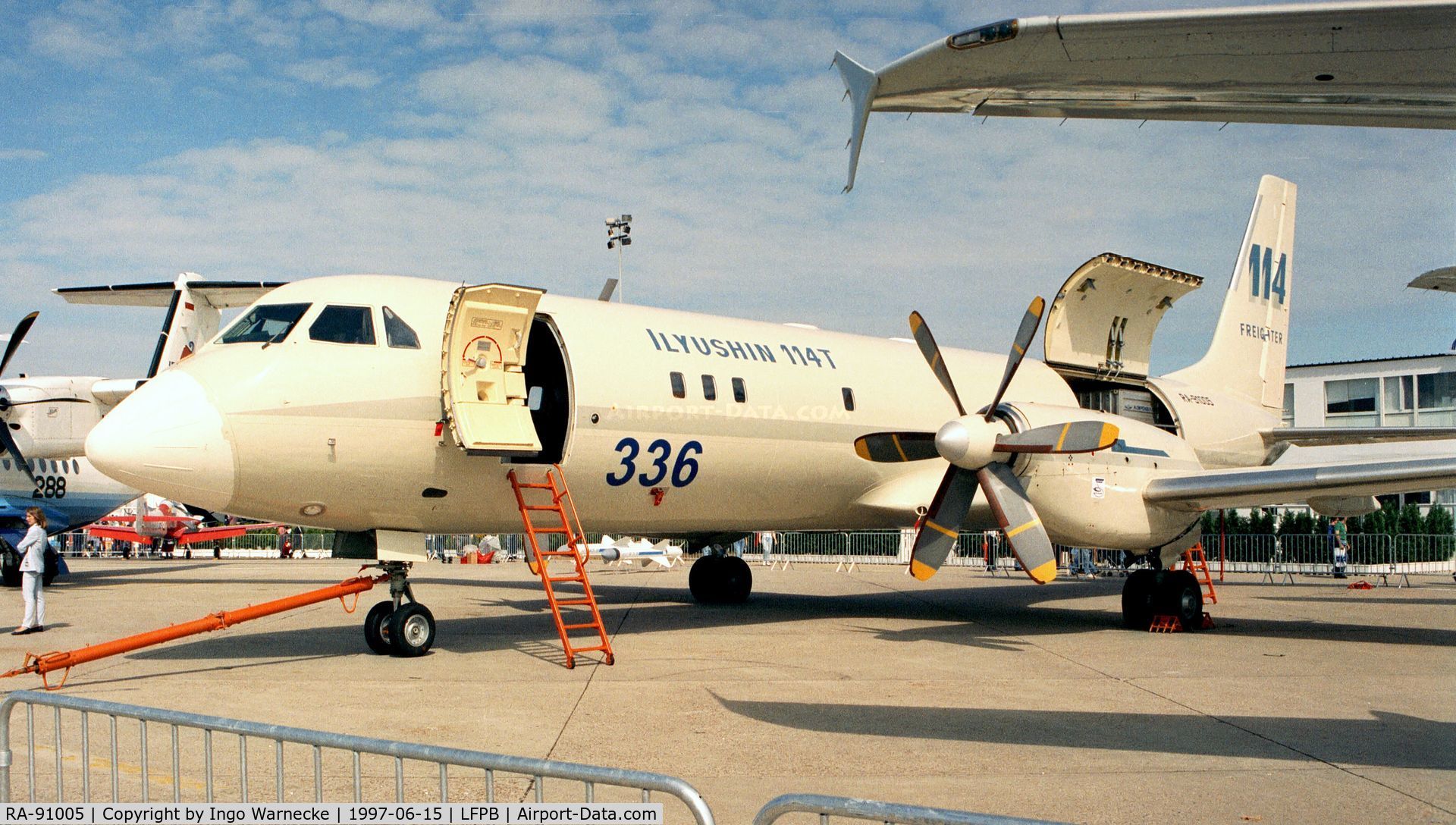 RA-91005, 1996 Ilyushin Il-114T C/N 1063800301, Ilyushin Il-114T freighter prototype at the Aerosalon Paris 1997