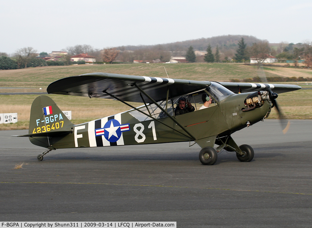 F-BGPA, 1942 Piper L-4A Grasshopper (O-59A / J3C-65) C/N 8531, Arriving rwy 28