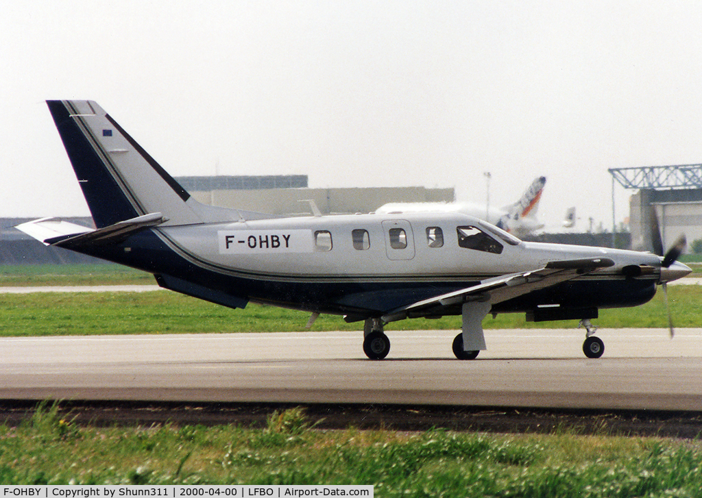 F-OHBY, Socata TBM-700 C/N 161, Waiting holding point rwy 15L before take off...