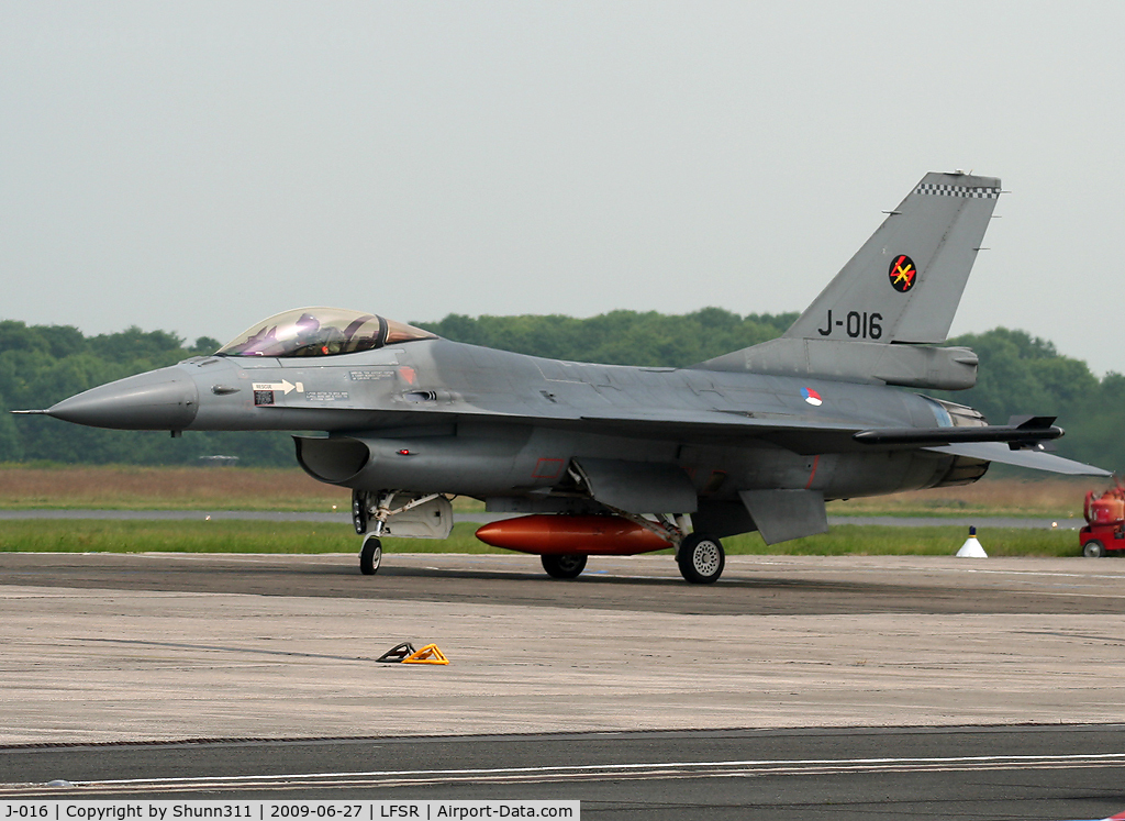 J-016, General Dynamics F-16AM Fighting Falcon C/N 6D-172, Participant of the last LFSR Airshow but used as spare...