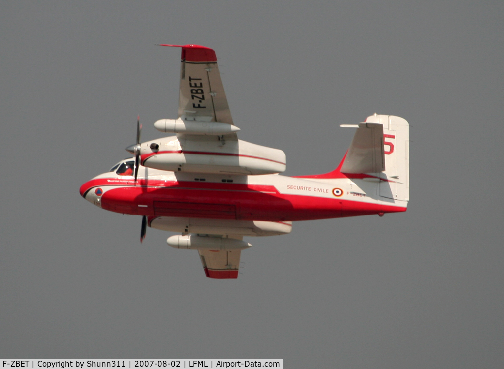 F-ZBET, Grumman TS-2A/Conair Turbo Firecat C/N 703, On take off for a new fire forest rescue...