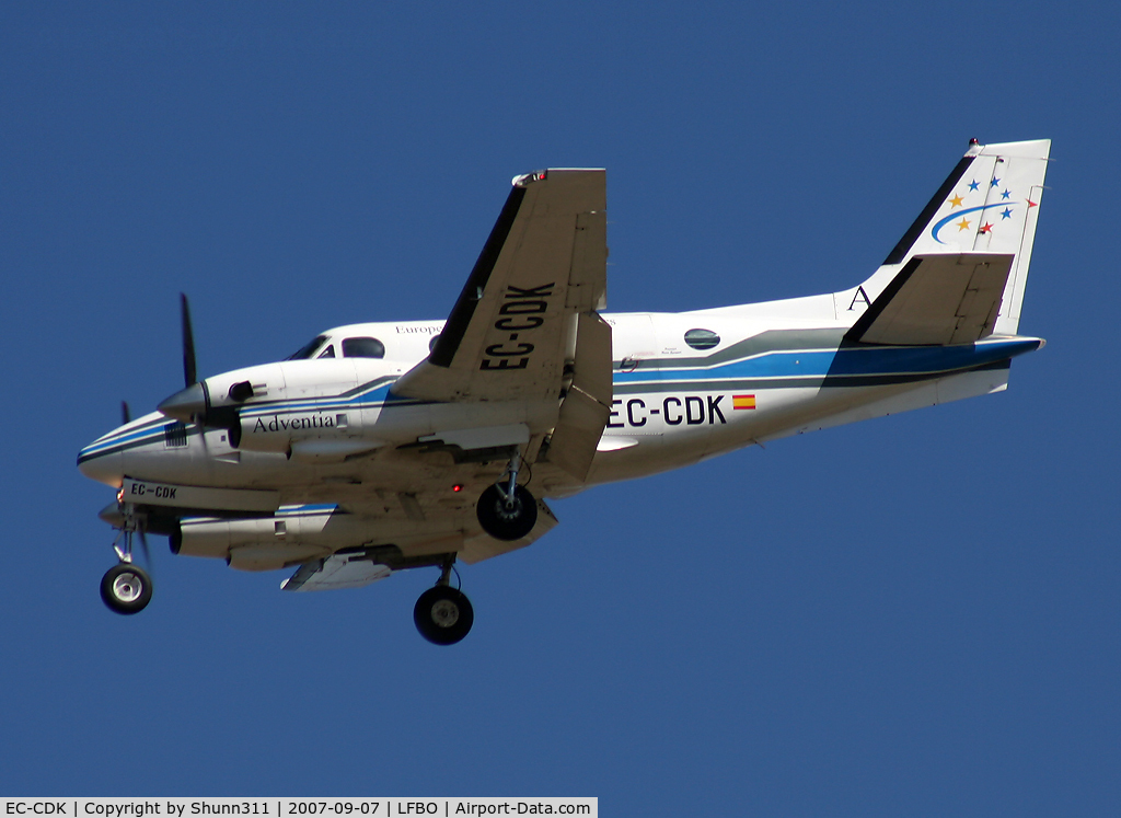 EC-CDK, 1974 Beech C90 King Air C/N LJ-608, Landing rwy 32L