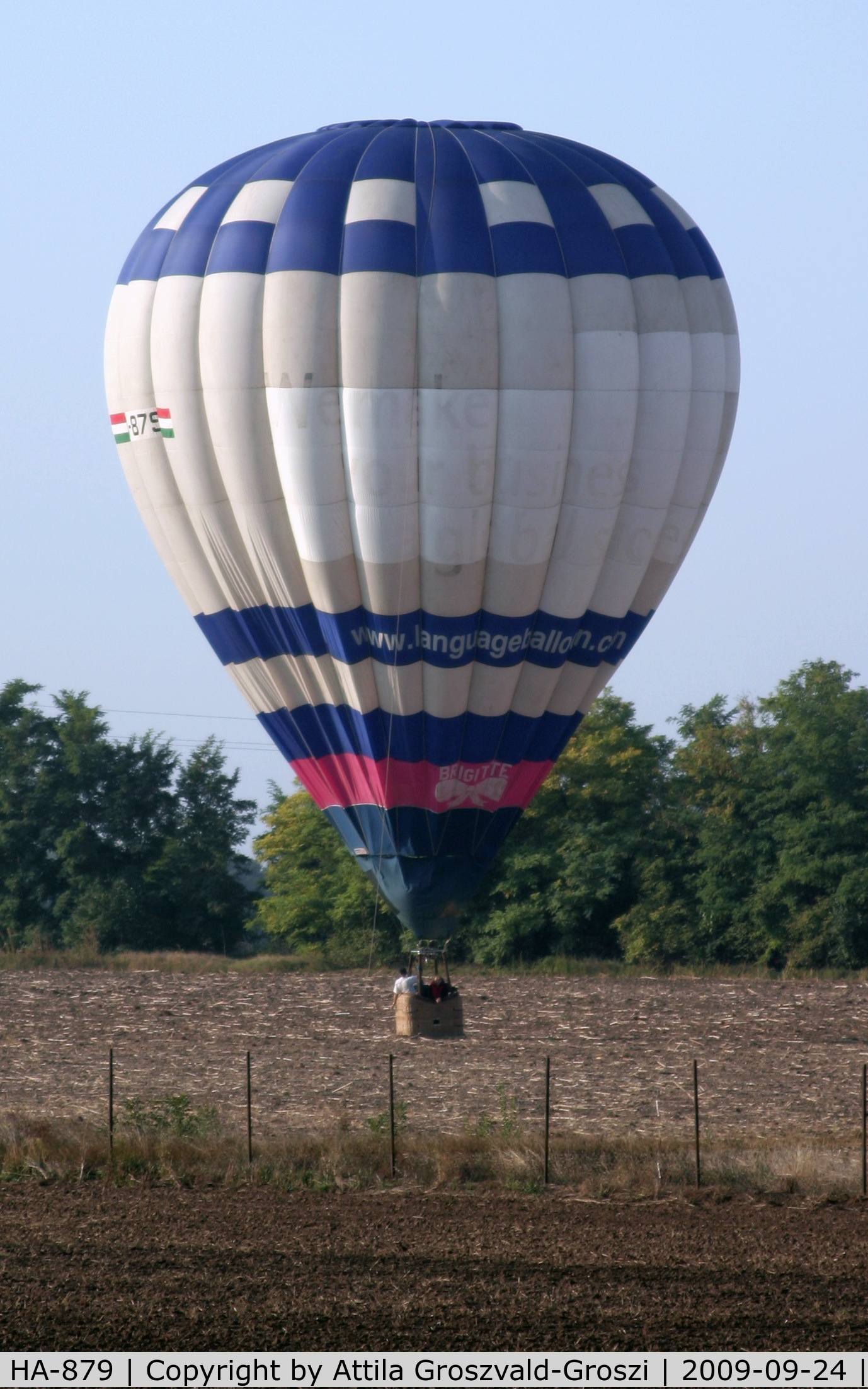 HA-879, 2001 Cameron Balloons Z-90 C/N 10046, Kápolnásnyék, temporary landing place.