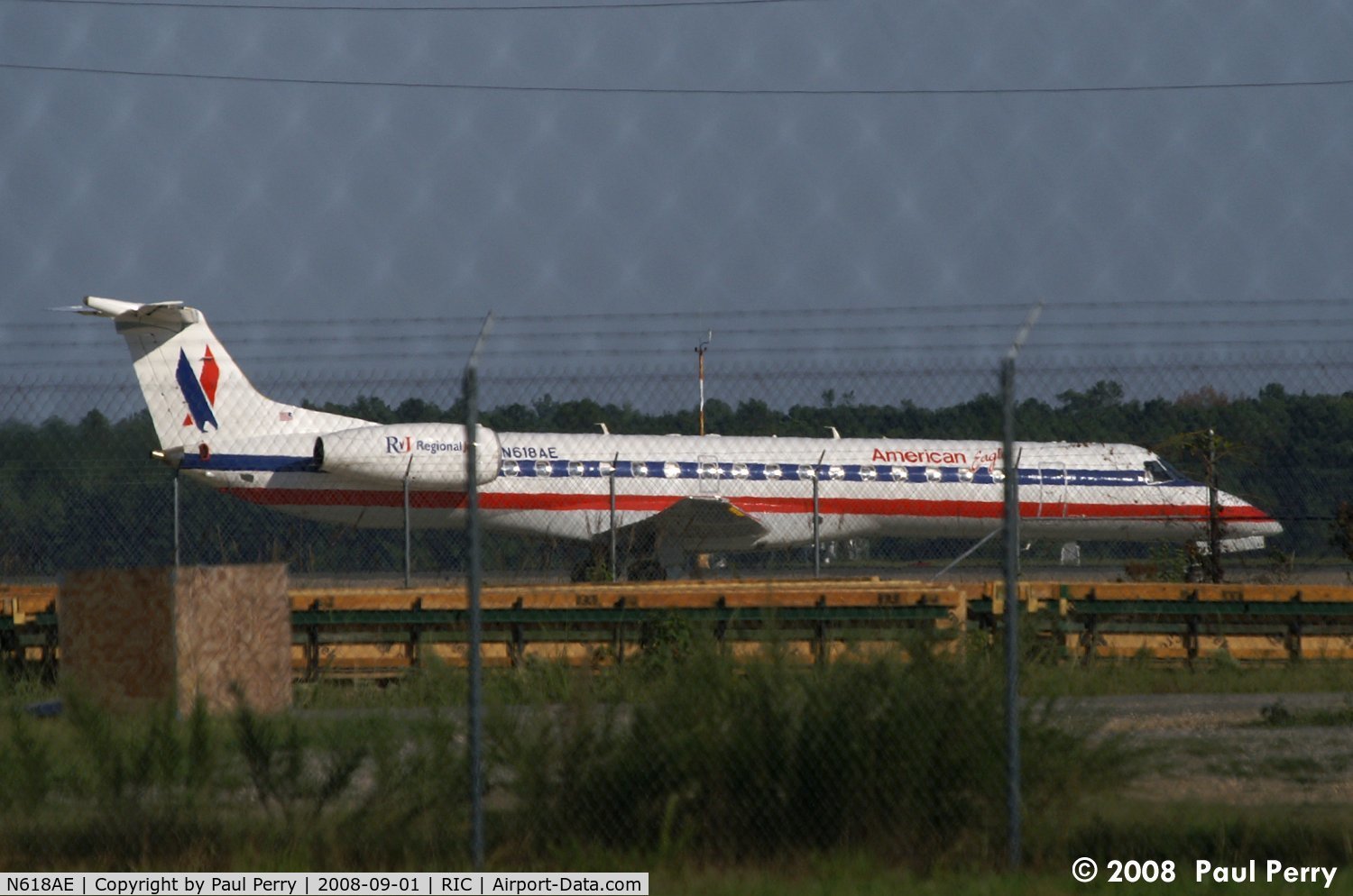 N618AE, 1998 Embraer ERJ-145LR (EMB-145LR) C/N 145097, Taxiing around, headed for the terminal