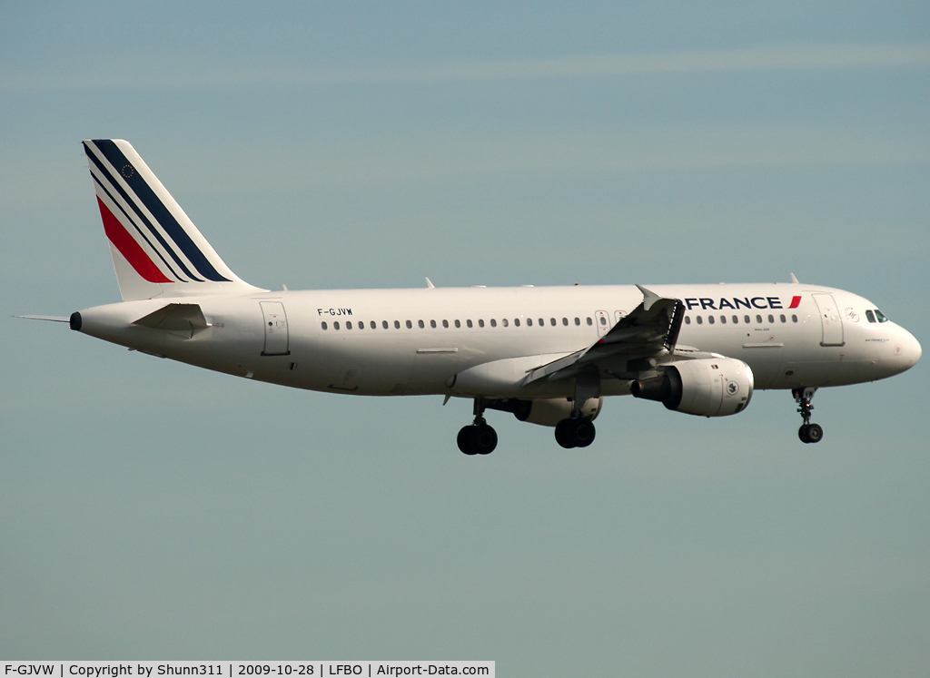 F-GJVW, 1994 Airbus A320-211 C/N 0491, Landing rwy 14L with new modified livery...