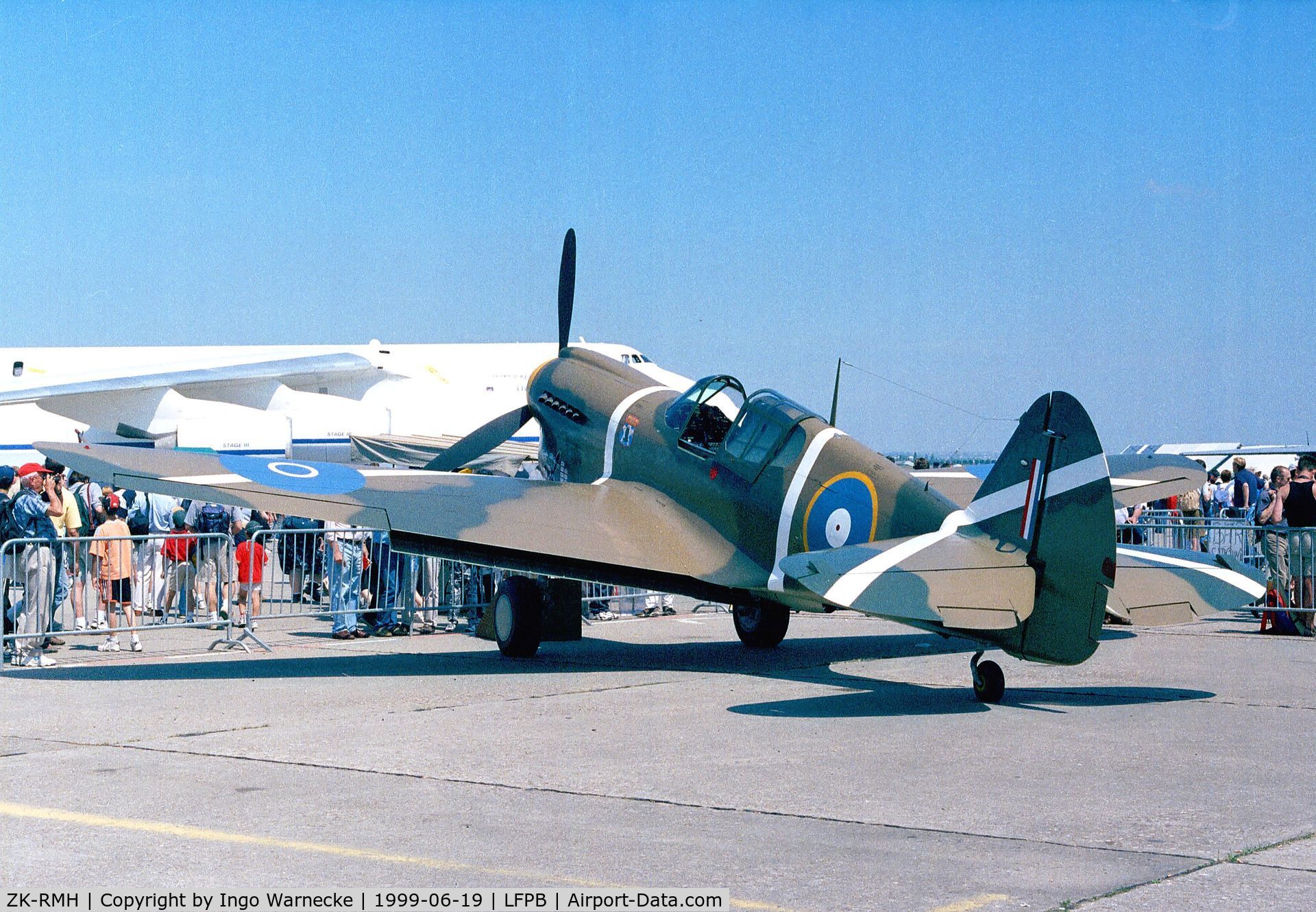 ZK-RMH, 1941 Curtiss P-40E Kittyhawk 1A C/N 19669, Curtiss P-40E Kittyhawk at the Aerosalon 1999, Par