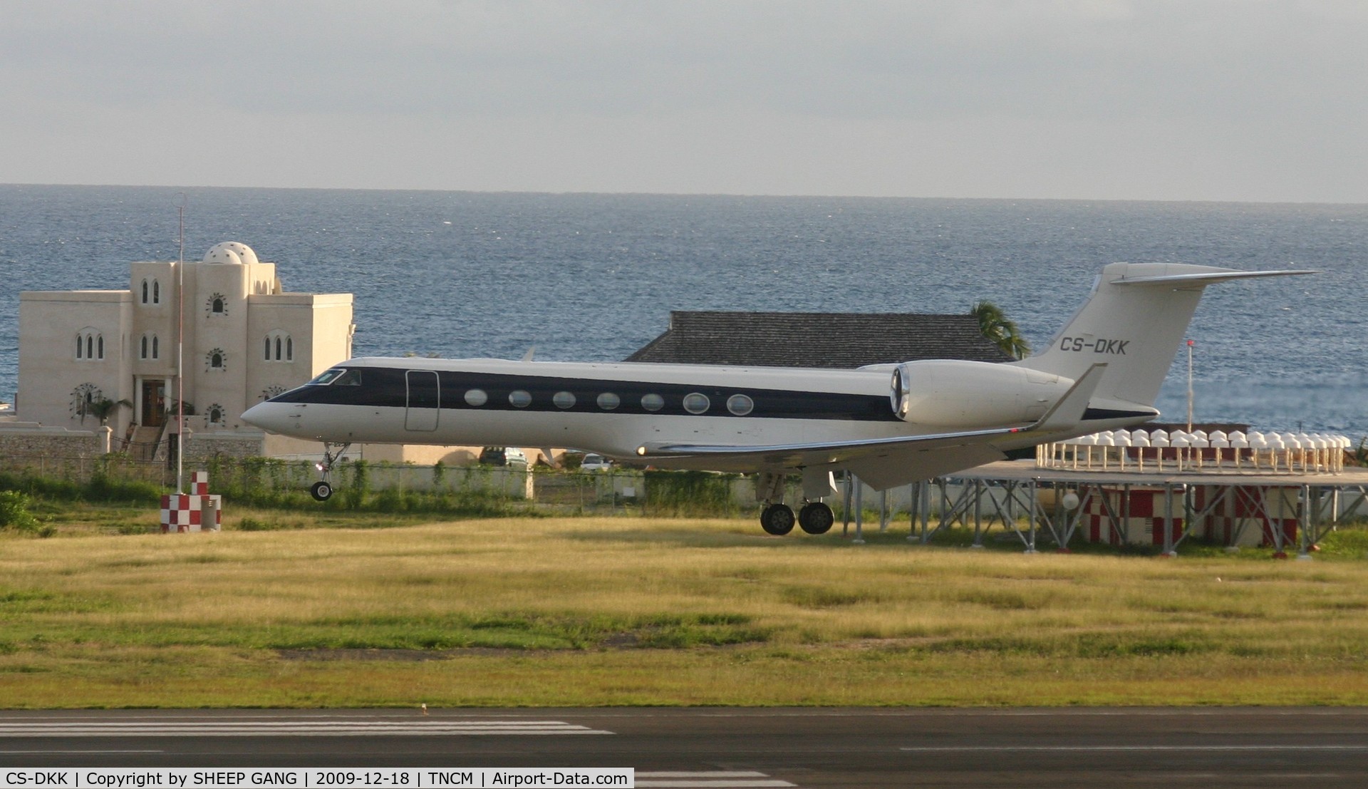 CS-DKK, 2008 Gulfstream Aerospace GV-SP (G550) C/N 5201, CS-DKK landing at tncm