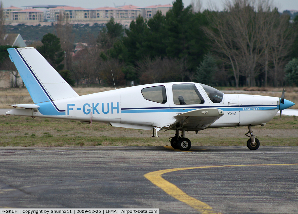 F-GKUH, Socata TB-9 Tampico C/N 1149, Parked at the airfield