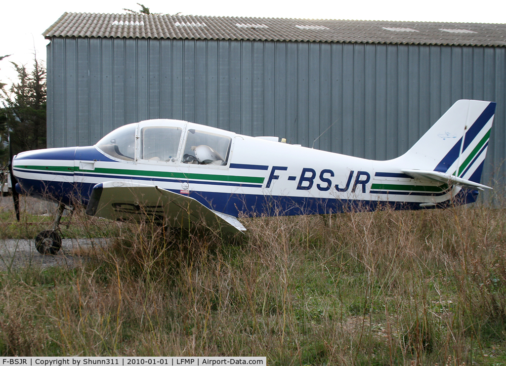 F-BSJR, Robin DR-300-108 2+2 C/N 514, Parked here...