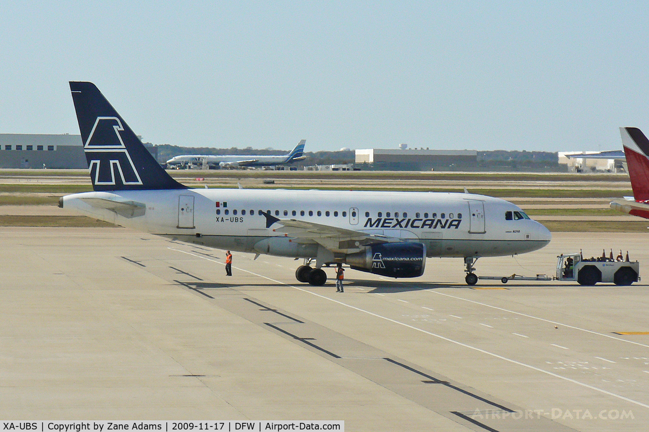 XA-UBS, 2004 Airbus A318-111 C/N 2358, At DFW Airport