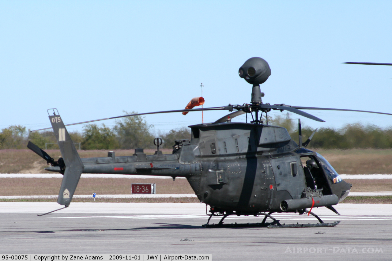 95-00075, Bell OH-58D Kiowa Warrior C/N 43375, US Army OH-58D at Midway Airport (Midlothian, TX)