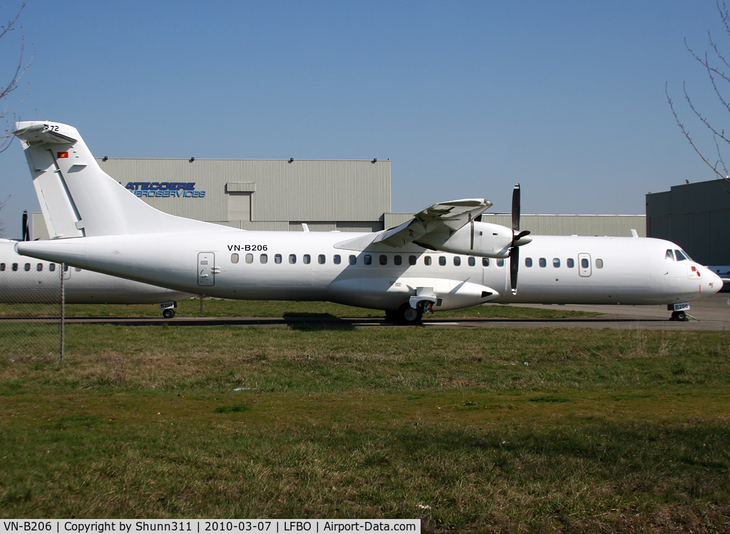 VN-B206, 1994 ATR 72-202 C/N 419, Returned to lessor and stored in all white c/s without titles...