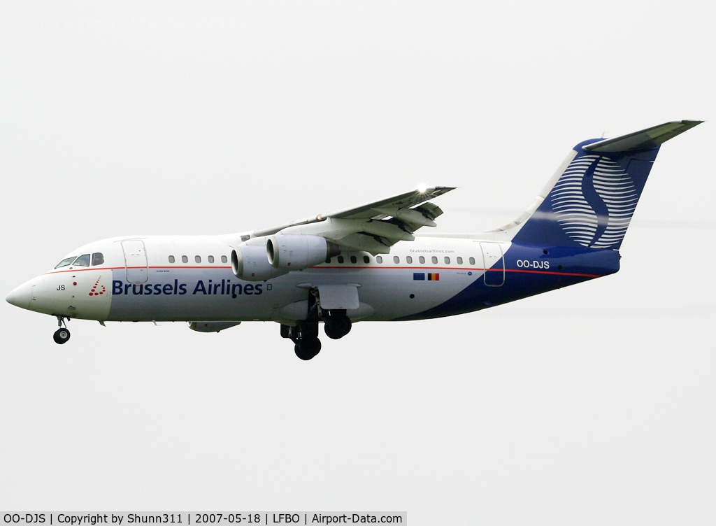 OO-DJS, 1996 British Aerospace Avro 146-RJ85 C/N E.2292, Landing rwy 32L