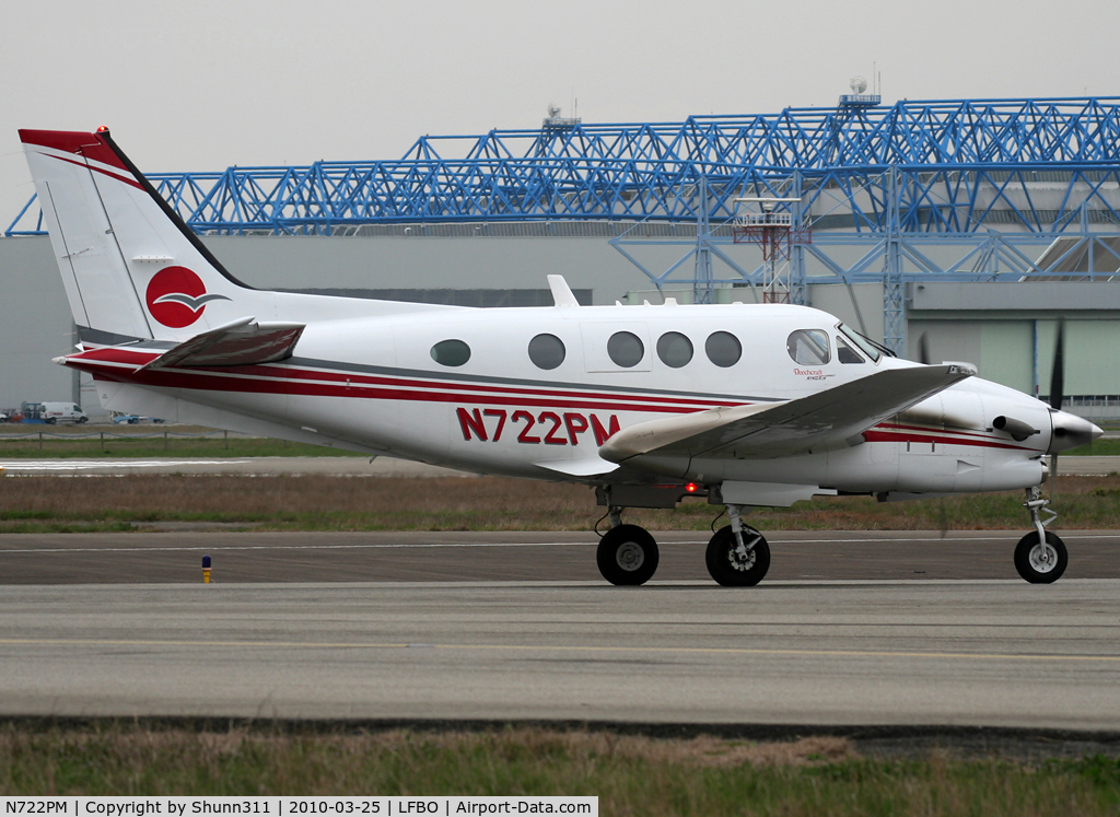 N722PM, 2007 Raytheon C90GT King Air C/N LJ-1820, Lining up rwy 14L for departure...