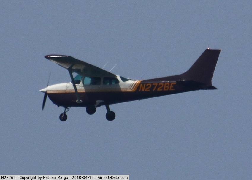 N2726E, 1978 Cessna 172N C/N 17271307, Seen flying over O.B. Pier, San Diego, CA
